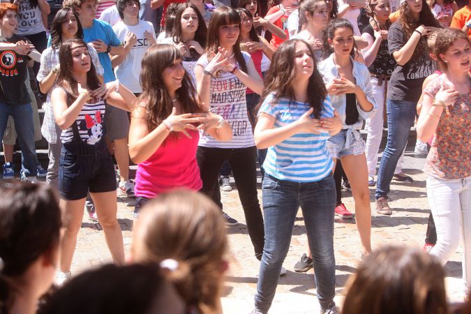 'Flashmob' junto al instituto Sagasta-39